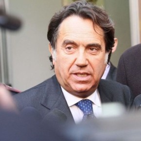 Addio al capo della Polizia Manganelli Addio al capo della Polizia Manganelli