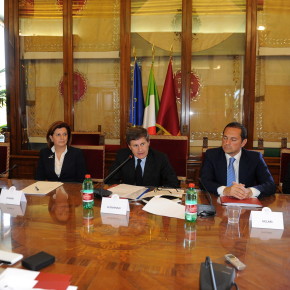 ROMA CAPITALE E UNIVERSITA’ FIRMANO UN PROTOCOLLO D’INTESA PER GLI STUDENTI “FUORI SEDE” ROMA CAPITALE E UNIVERSITA’ FIRMANO UN PROTOCOLLO D’INTESA PER GLI STUDENTI “FUORI SEDE”